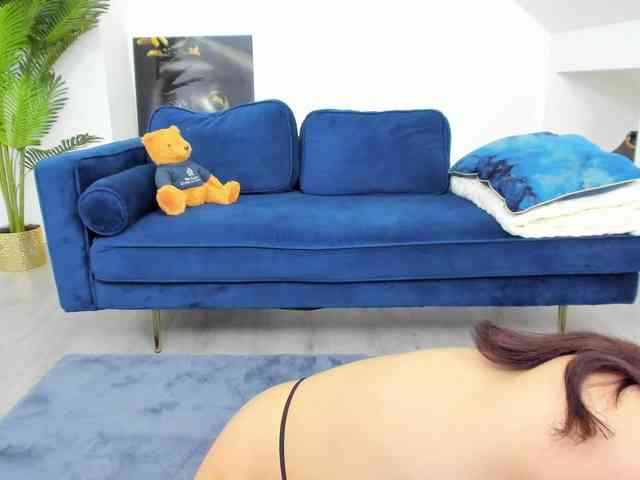 IssaBelle18 webcam
