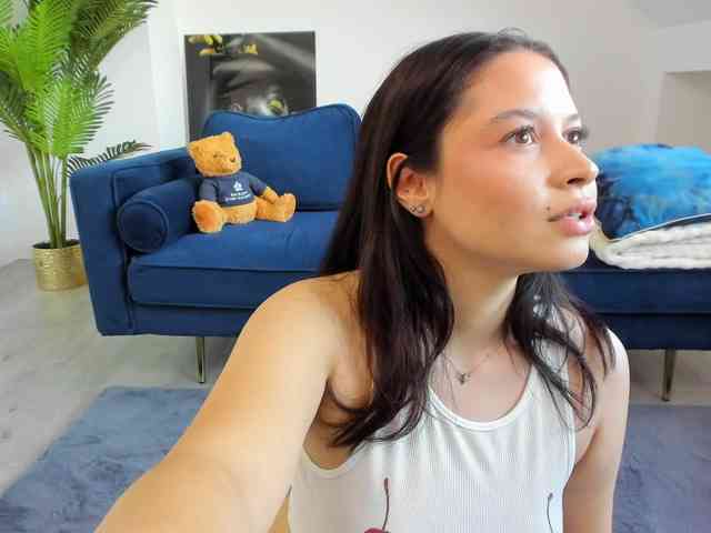 IssaBelle18 webcam