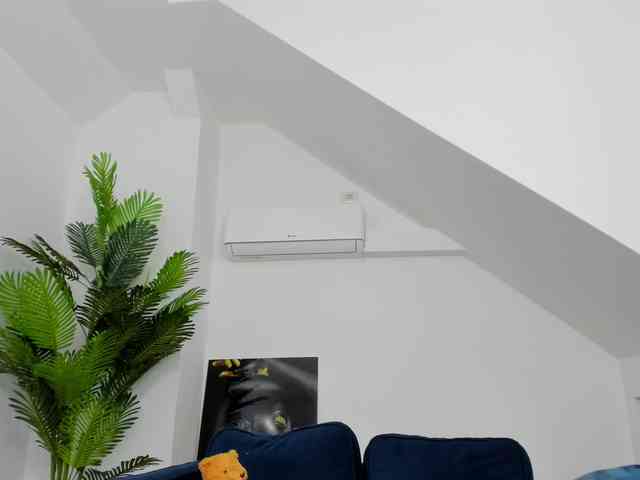 IssaBelle18 webcam