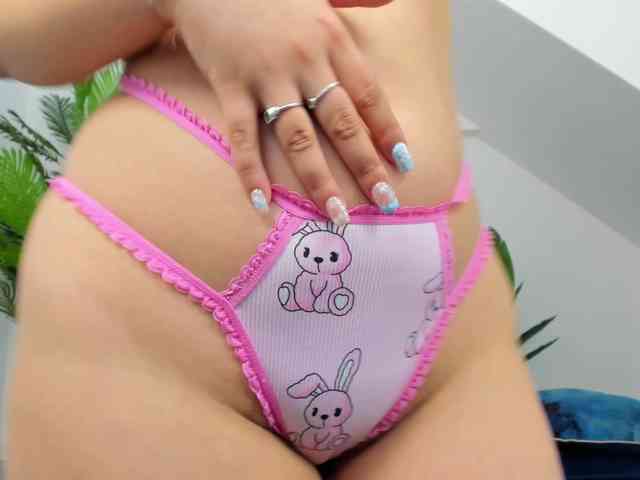 IssaBelle18 webcam