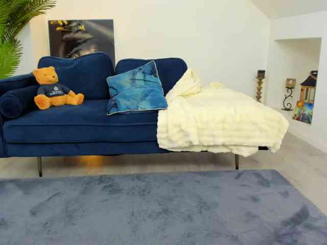 IssaBelle18 webcam