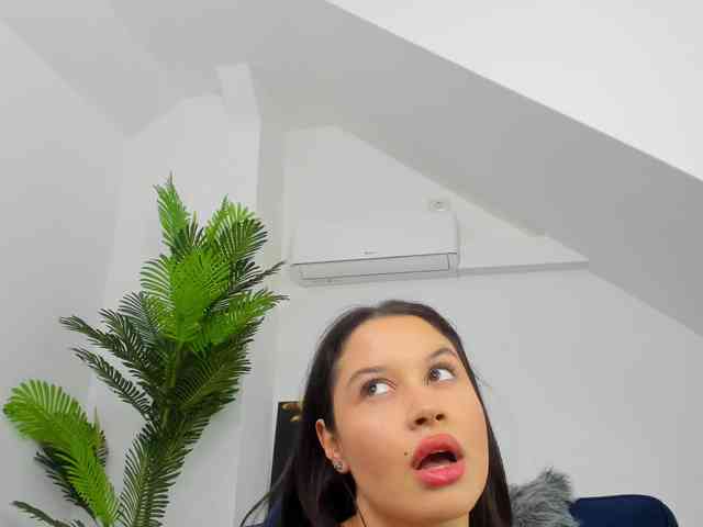 IssaBelle18 webcam