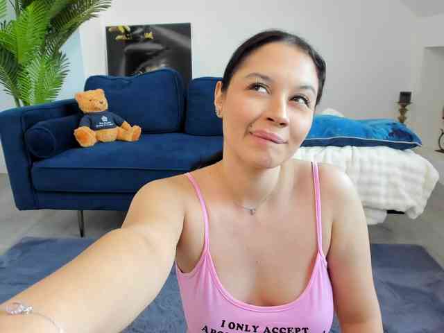IssaBelle18 webcam
