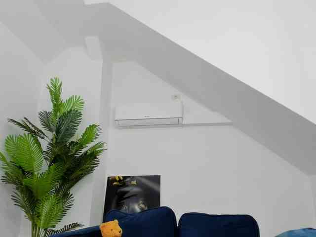 IssaBelle18 webcam