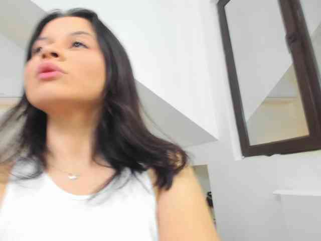 IssaBelle18 webcam