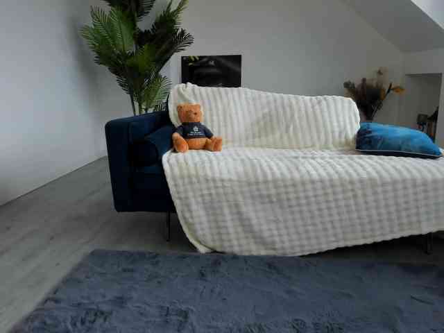 IssaBelle18 webcam
