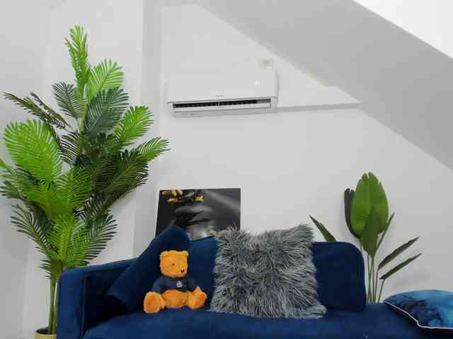 IssaBelle18 webcam