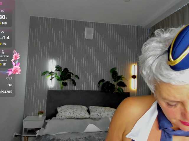 Linda-Zefir live cam on BongaCams