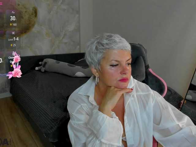 Linda-Zefir live cam on BongaCams