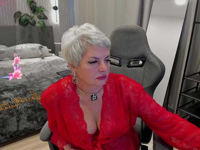 Linda-Zefir live cam on BongaCams
