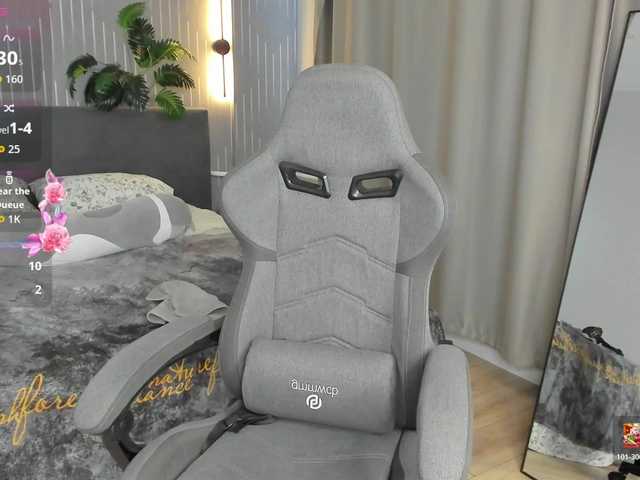 Linda-Zefir live cam on BongaCams