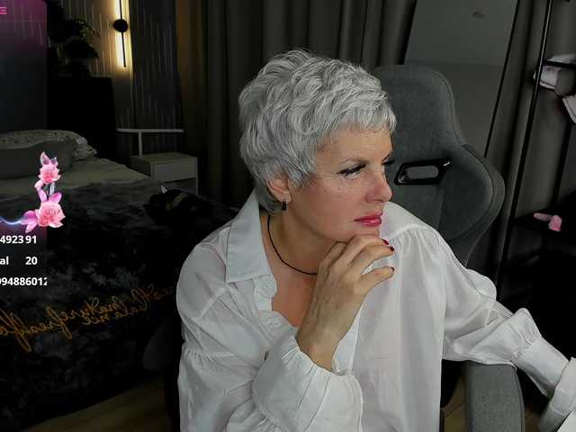 Linda-Zefir live cam on BongaCams