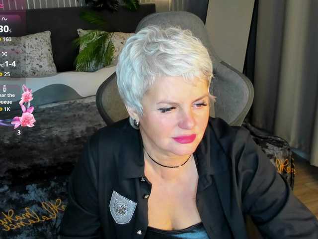 le modèle Linda-Zefir est en webcam porno dans un show sur le site bongacams, il possède les tags suivants: White/Caucasian,Blonde,Shaved