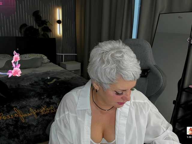 Linda-Zefir live cam on BongaCams