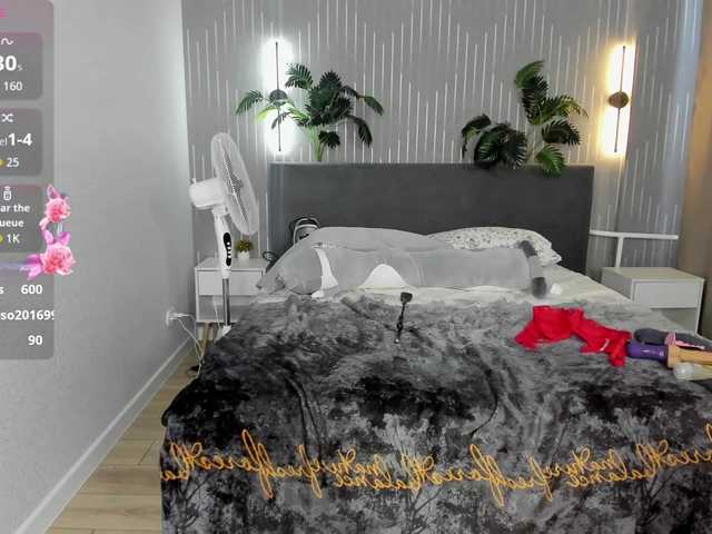 Linda-Zefir live cam on BongaCams