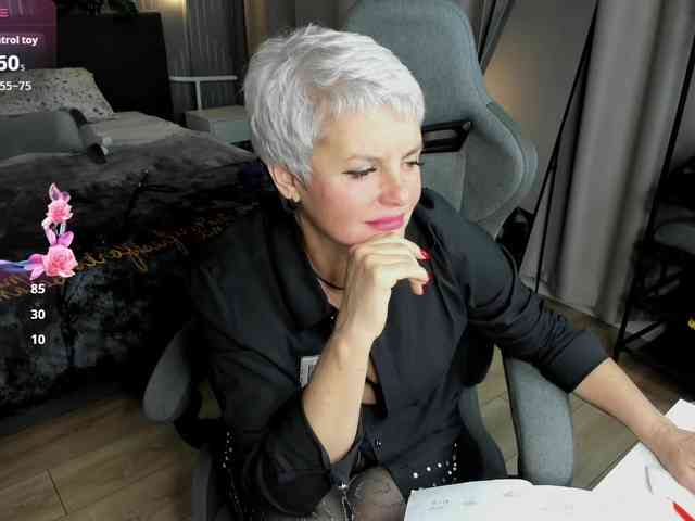Linda-Zefir Live Webcam on BongaCams