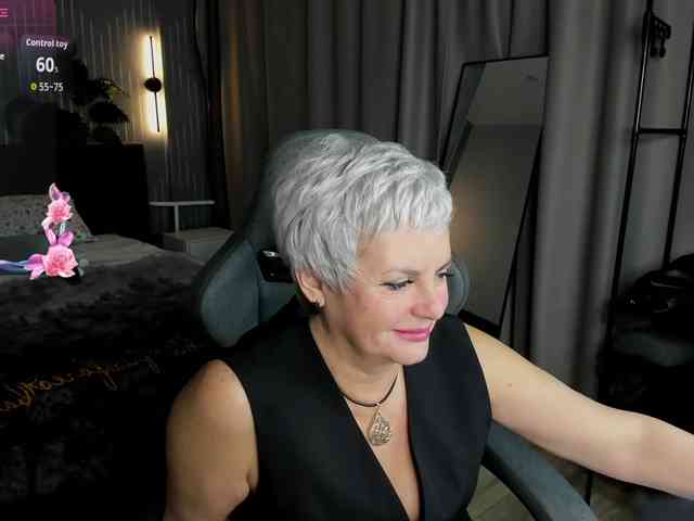 Linda-Zefir Live Webcam on BongaCams