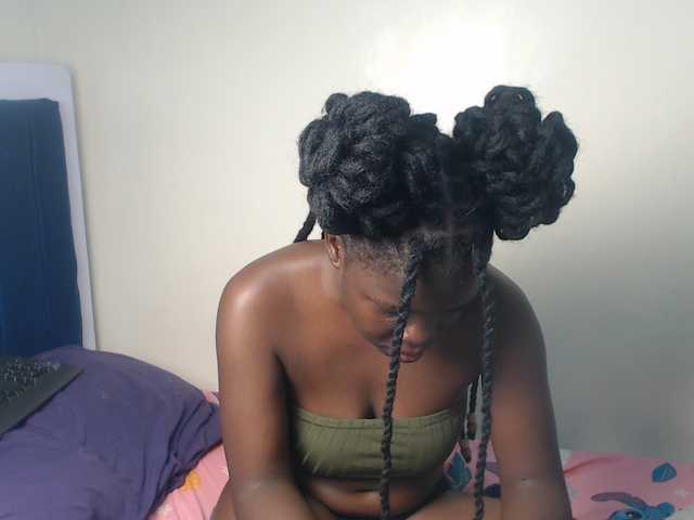 Petitebeauty live cam on BongaCams