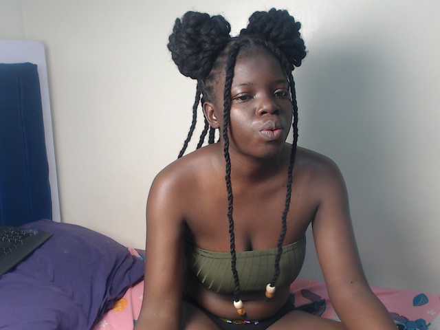 Petitebeauty live cam on BongaCams