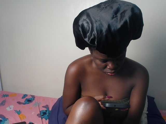 Petitebeauty Live Cam on BongaCams