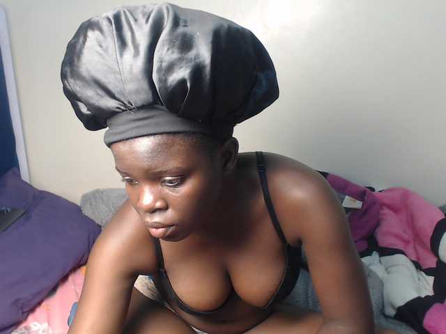 Petitebeauty live cam on BongaCams