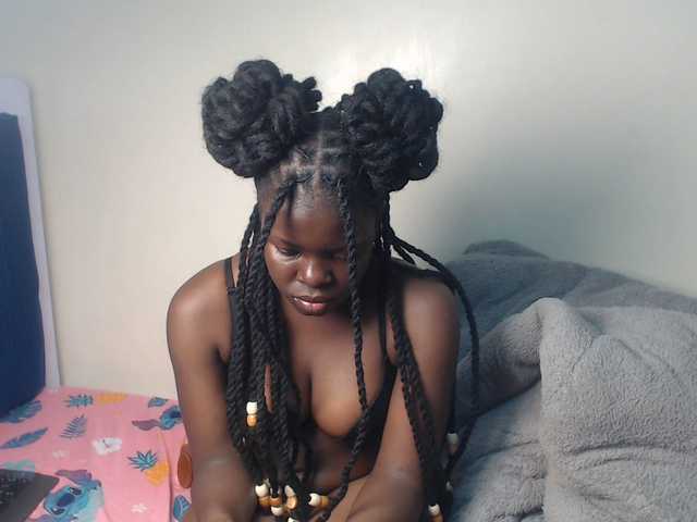 Petitebeauty live cam on BongaCams