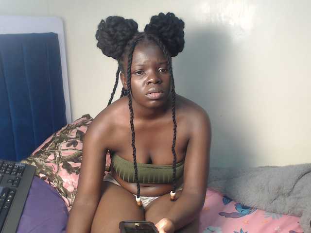 Petitebeauty live cam on BongaCams