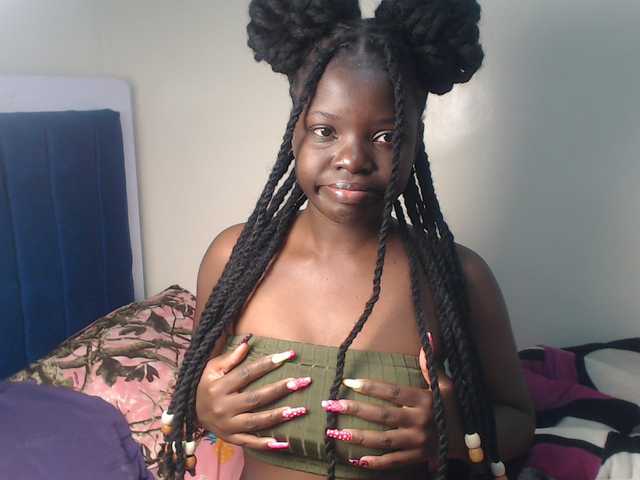 Petitebeauty live cam on BongaCams