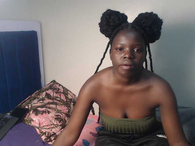 Petitebeauty live cam on BongaCams
