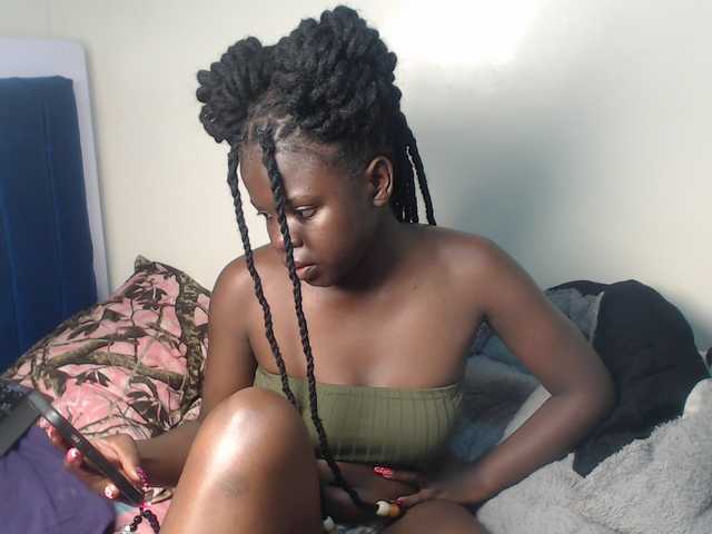 Petitebeauty live cam on BongaCams