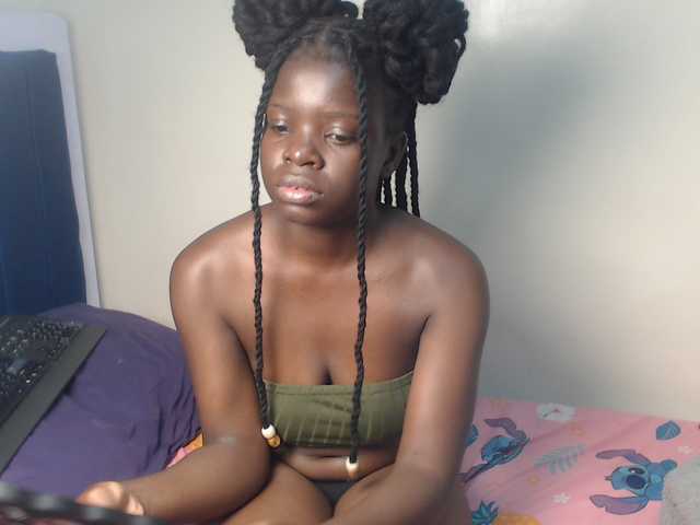 Petitebeauty live cam on BongaCams