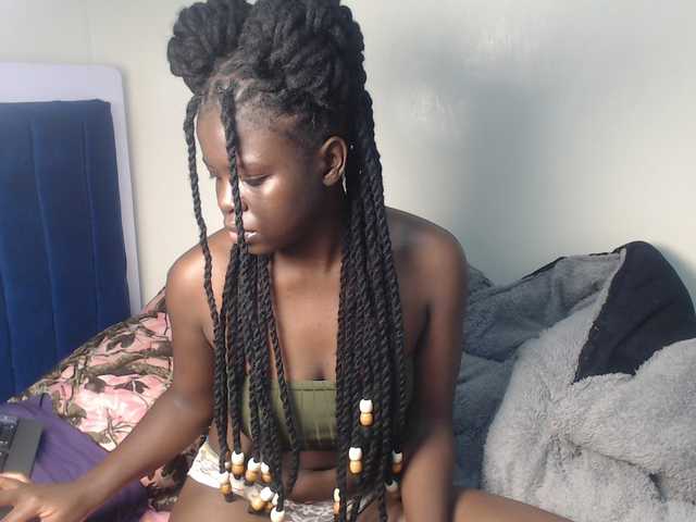 Petitebeauty live cam on BongaCams