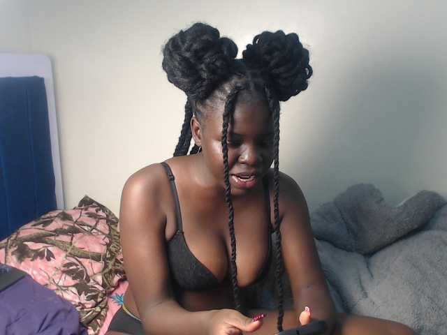 Petitebeauty live cam on BongaCams