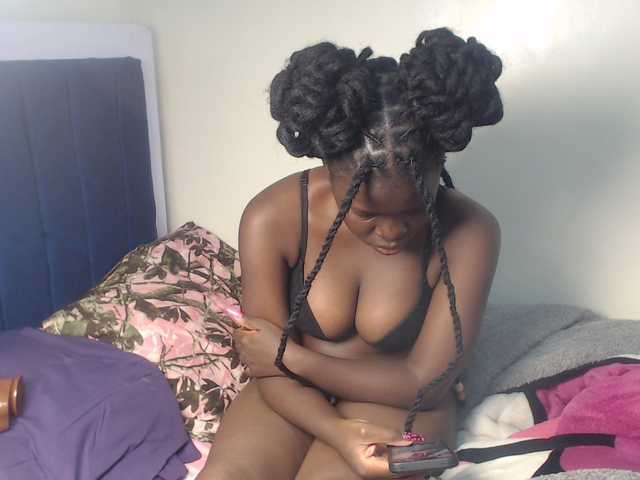 Petitebeauty live cam on BongaCams