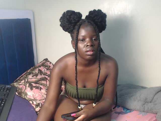 Petitebeauty live cam on BongaCams