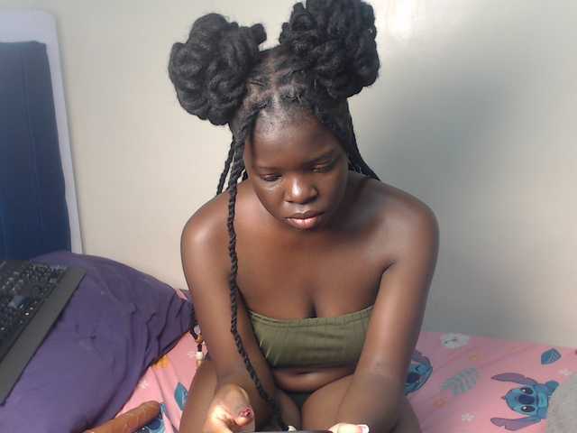 Petitebeauty live cam on BongaCams