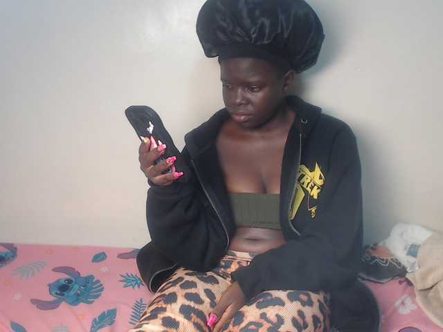 Petitebeauty live cam on BongaCams