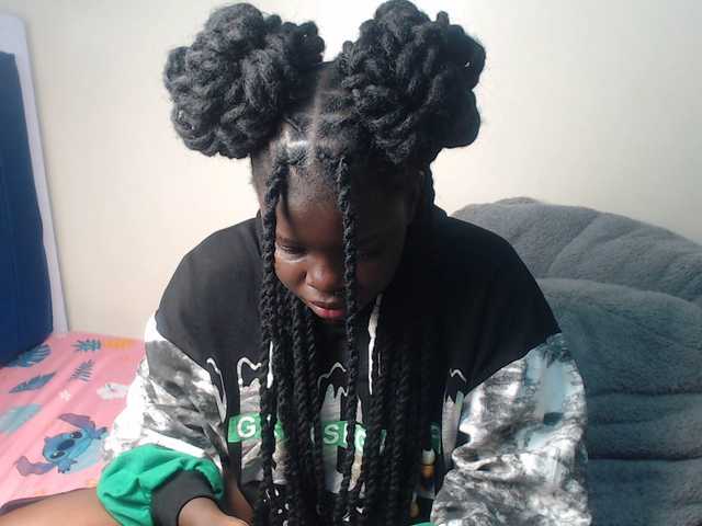 Petitebeauty live cam on BongaCams