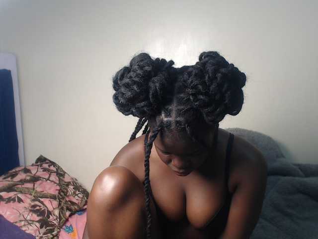 Petitebeauty live cam on BongaCams