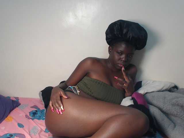 Petitebeauty live cam on BongaCams