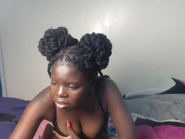 Petitebeauty live cam on BongaCams