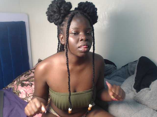 Petitebeauty live cam on BongaCams