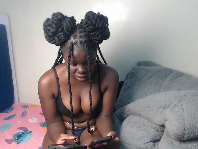 Petitebeauty live cam on BongaCams