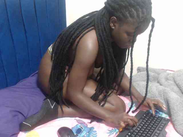 Petitebeauty webcam