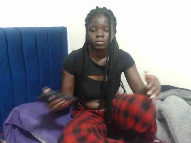 Petitebeauty Live Webcam on BongaCams