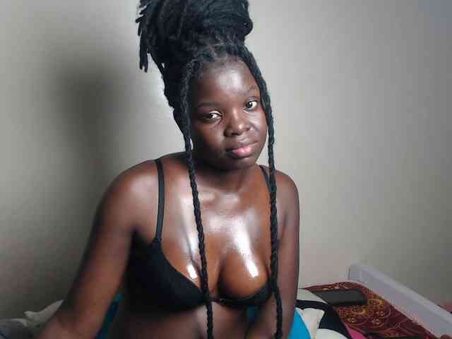 Petitebeauty Live Webcam on BongaCams