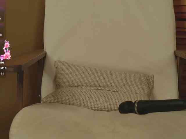 SkyNyxx live female cam on bongacams