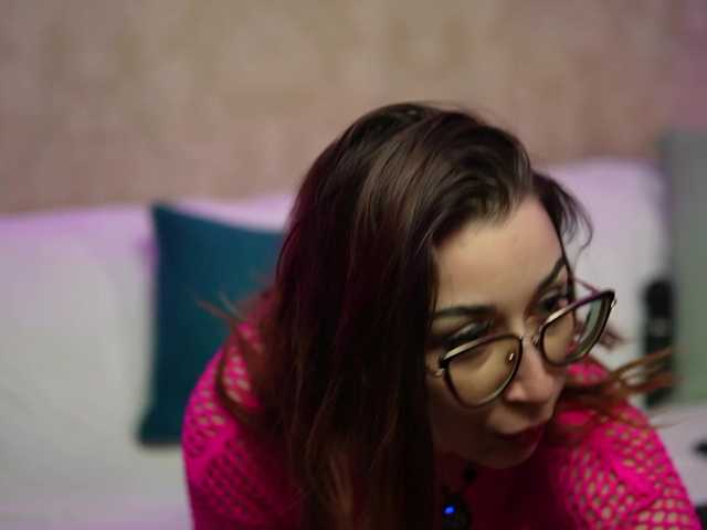 le modèle KimJada est en webcam porno dans un show sur le site bongacams, il possède les tags suivants: White/Caucasian,Brunette,Shaved