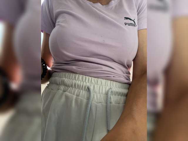 Kisa77771a live cam on BongaCams