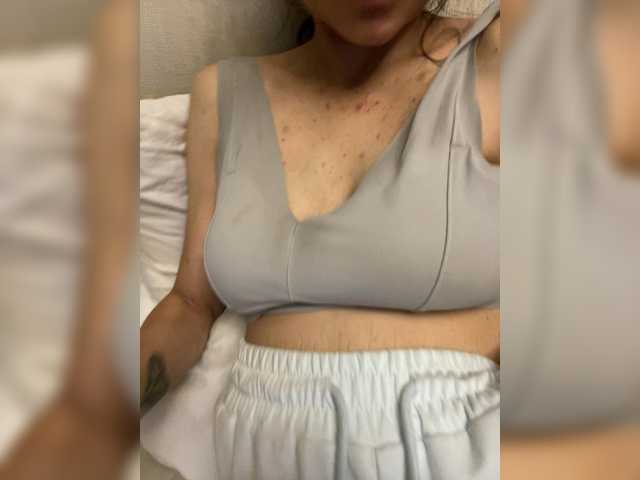 Kisa77771a live cam on BongaCams